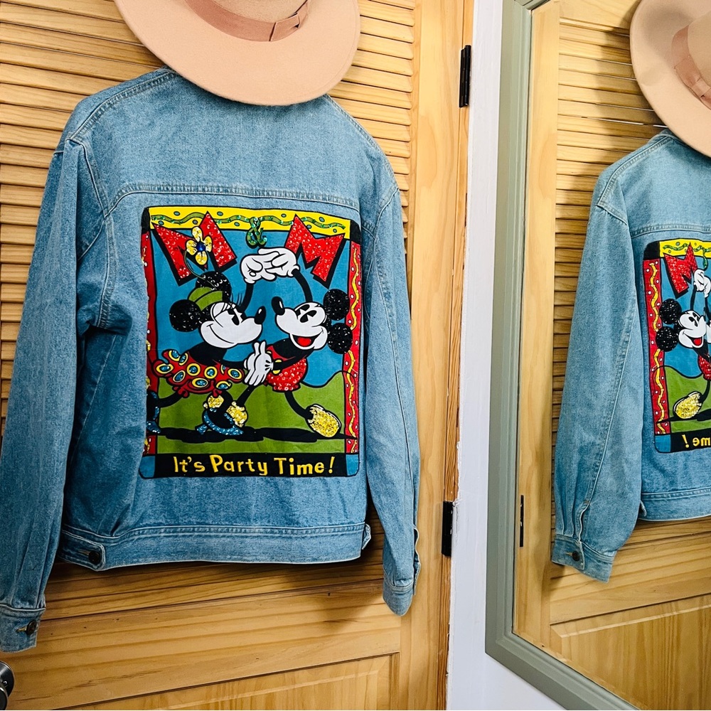 FLASH SALE ✨ Disney Mickey & Co vintage Mickey & Minnie denim jacket